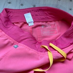 Figs scrub pants/jogger in xxs Neon Pink